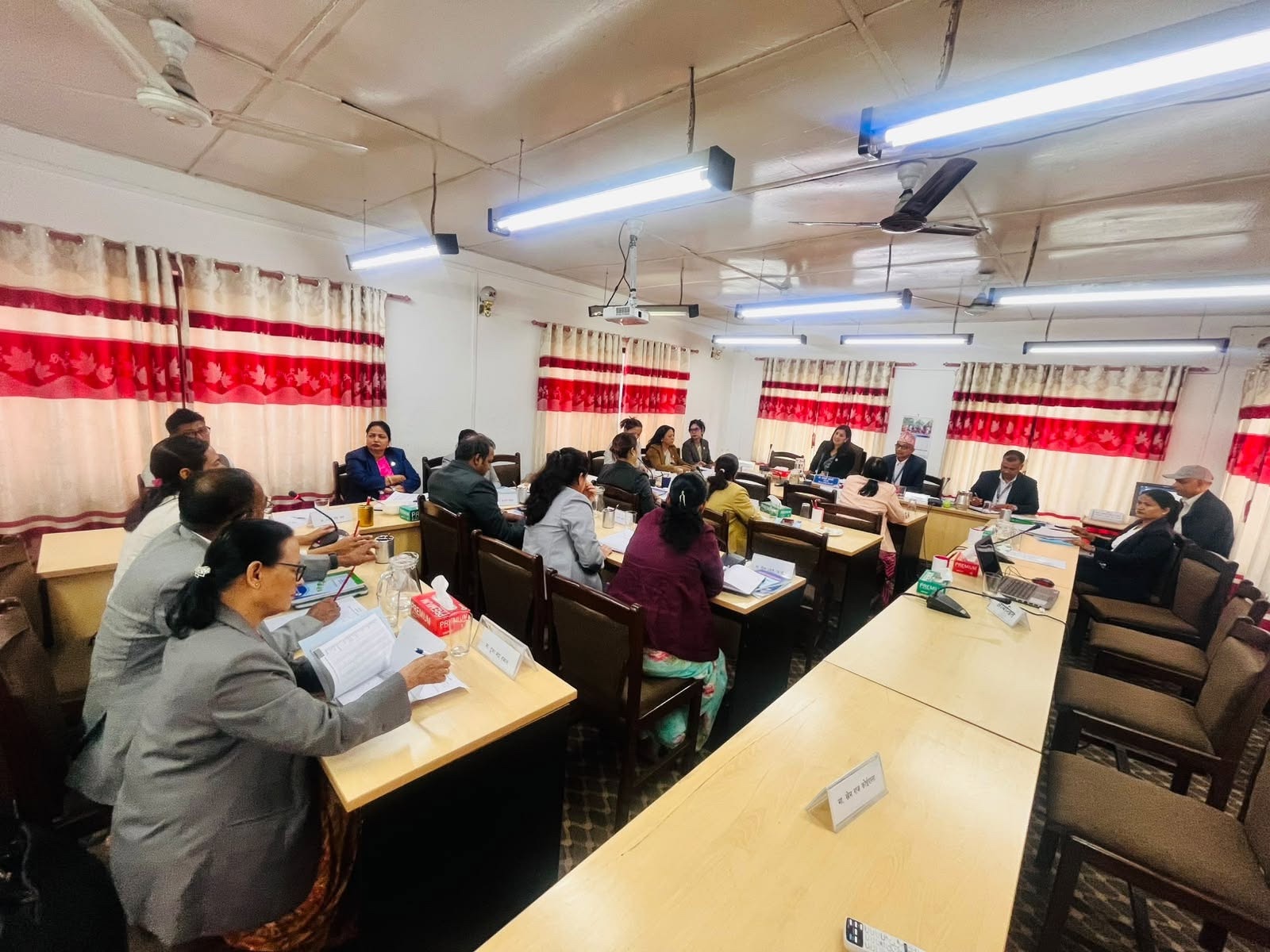 Wide view of the committee meeting with Indigenous Nationalities Commission officials