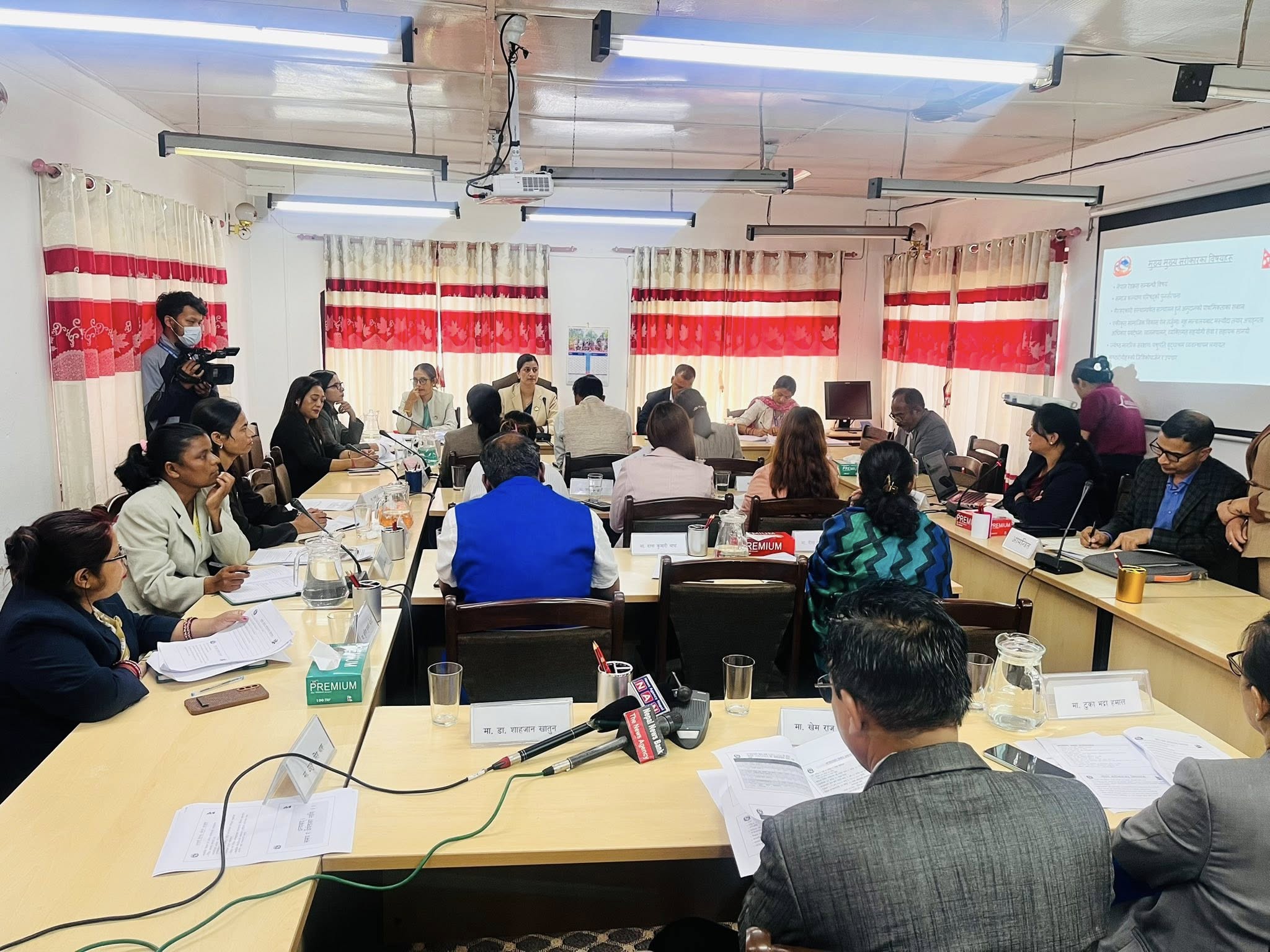 Wide view of the Women and Social Affairs Committee meeting